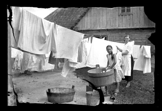 Jono Kinčino nuotr./Skalbėjos. 1937 m.