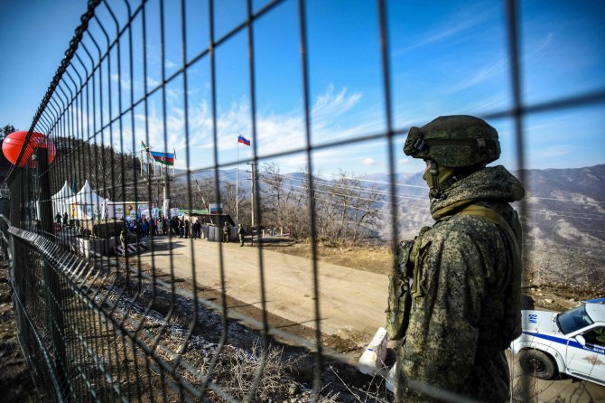 „AFP“/„Scanpix“/Rusijos taikdarys saugo Lačino koridorių