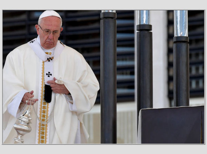 AFP/„Scanpix“ nuotr./Popiežius paskelbė šventaisiais Dievo Motinos apreiškimą Fatimoje mačiusius vaikus