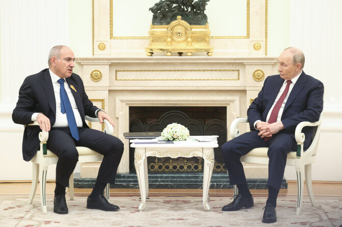 Nikolas Pašinianas, Vladimiras Putinas / ZUMAPRESS.com