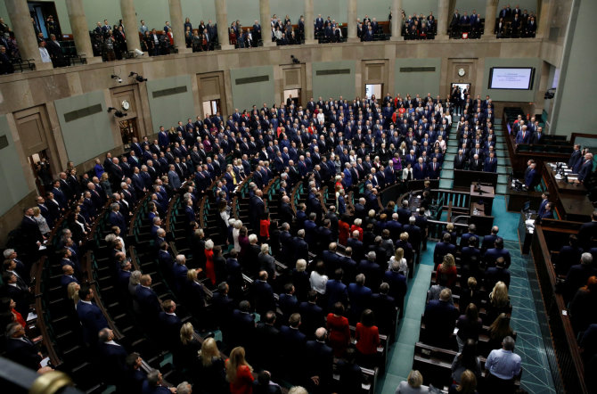 „Reuters“/„Scanpix“ nuotr./Lenkijos parlamentas pradėjo savo pirmąjį posėdį po rinkimų