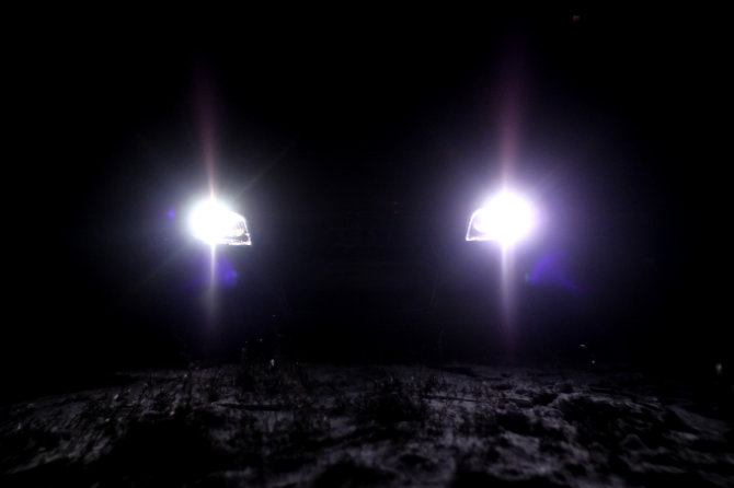 Andriaus Lauciaus nuotr./„Xenon“ šviesos: kodėl mane akina šviečiantys kitų automobilių žibintai?