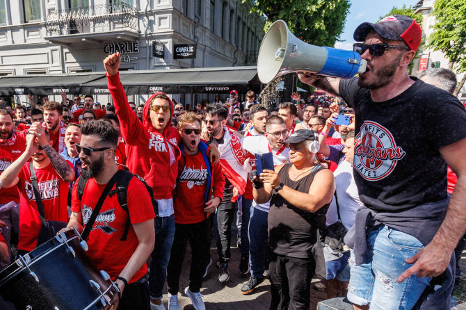 Eriko Ovčarenko / BNS nuotr./„Olympiacos“ sirgalių eisena