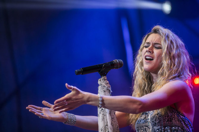 Viganto Ovadnevo/Žmonės.lt nuotr./Joss Stone koncerto akimirka