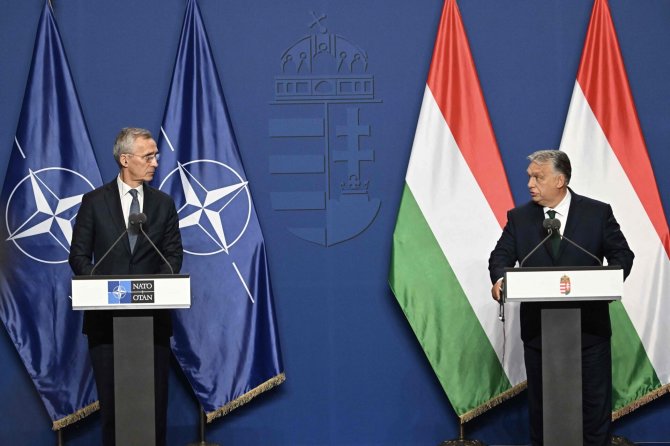 AFP/„Scanpix“ nuotr./NATO vadovas Jensas Stoltenbergas ir Vengrijos ministras pirmininkas Viktoras Orbanas