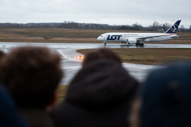 Žygimanto Gedvilos / 15min nuotr./Vilniuje nusileido „Boeing“ atskridęs tiesiai iš Japonijos
