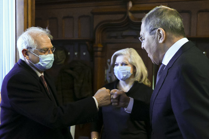 „Scanpix“ nuotr./ Sergejaus Lavrovo ir Josep Borrellio susitikimas Maskvoje