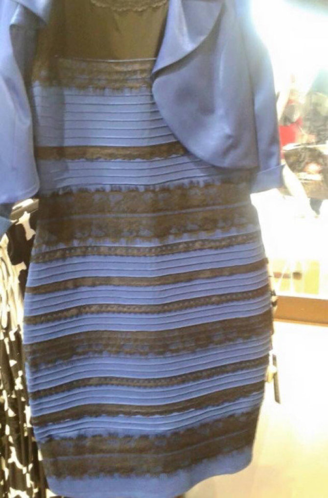 Nuotr. iš „Twitter“/Kokios spalvos ši suknelė?
