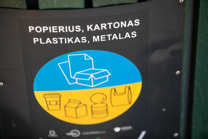 Žygimanto Gedvilos / BNS nuotr./Popieriaus, kartono, plastiko, metalo atliekų konteineris