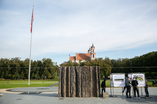 Žygimanto Gedvilos / 15min nuotr./Visuomenei pristatytas Laisvės kalvos monumento realaus dydžio bandinys