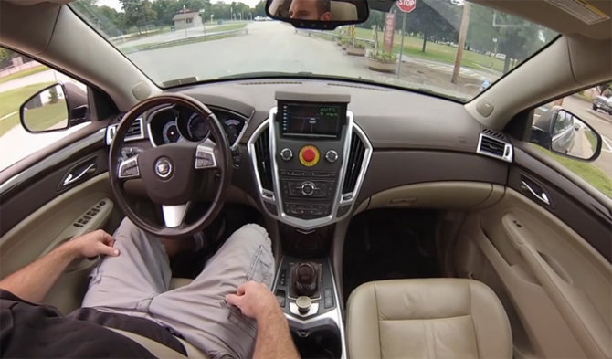 Kadras iš vaizdo siužeto/Autonominis „Cadillac SRX“
