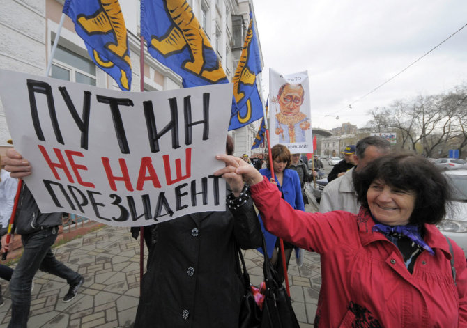 „Reuters“/„Scanpix“ nuotr./Prieš V.Putino inauguraciją 2012 metais mitingavo ir jo šalininkai, ir priešininkai