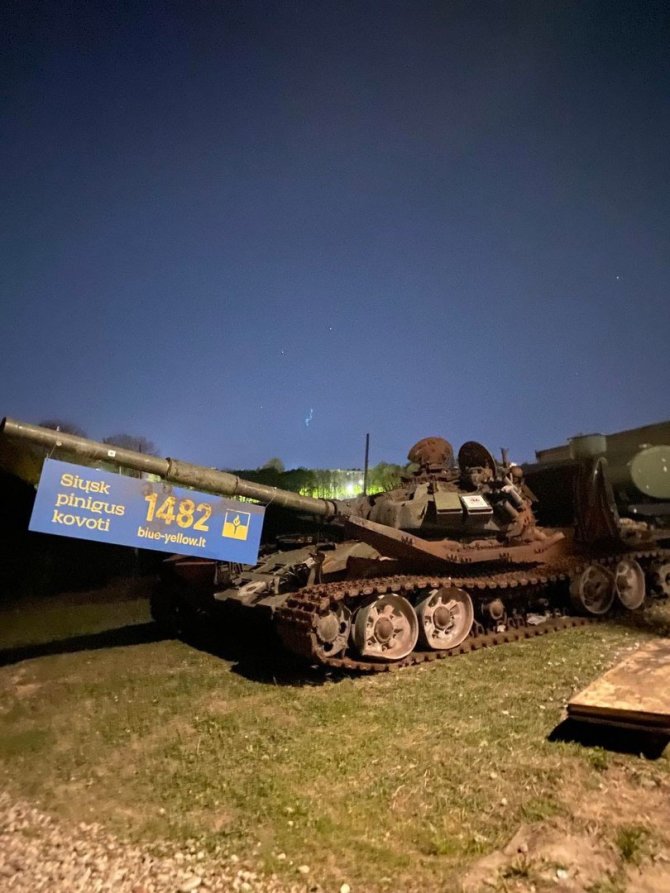 A.Anušausko nuotr./Ukrainiečių pamuštas rusų tankas ekspozicijoje Kaune