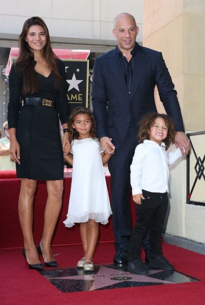 AFP/„Scanpix“ nuotr./Vinas Dieselis su mylimąja Paloma Jiminez ir vaikais