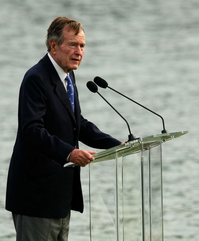 AFP/„Scanpix“ nuotr./George'as Bushas vyresnysis