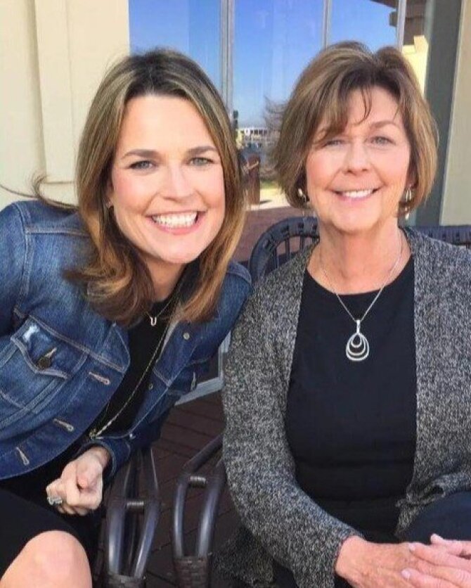 Asmeninio albumo nuotr./Savannah Guthrie su mama Nancy