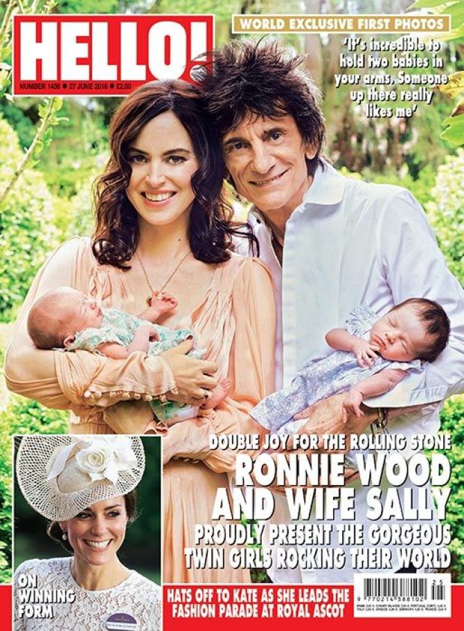 „Hello!“ viršelis/Ronnie Woodas su žmona Sally ir dukterimis Gracie Jane bei Alice Rose