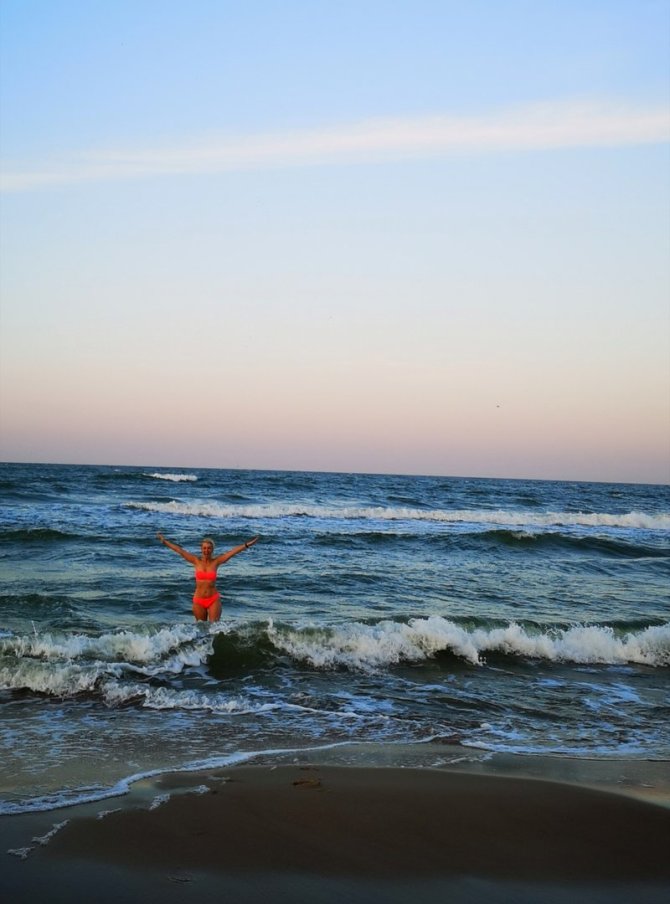 Asmeninio archyvo nuotr./Živilės Juozaitienės maudynės jūroje lapkričio pradžioje