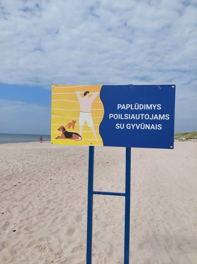 Skaitytojos nuotr./Šventojoje vietoj moterų paplūdimio įkurtas paplūdimys poilsiautojams su gyvūnais