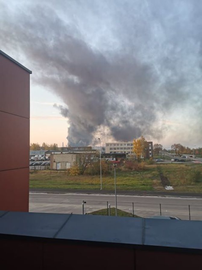 15min skaitytojo nuotr./BPC link slenkantys užteršti dūmai