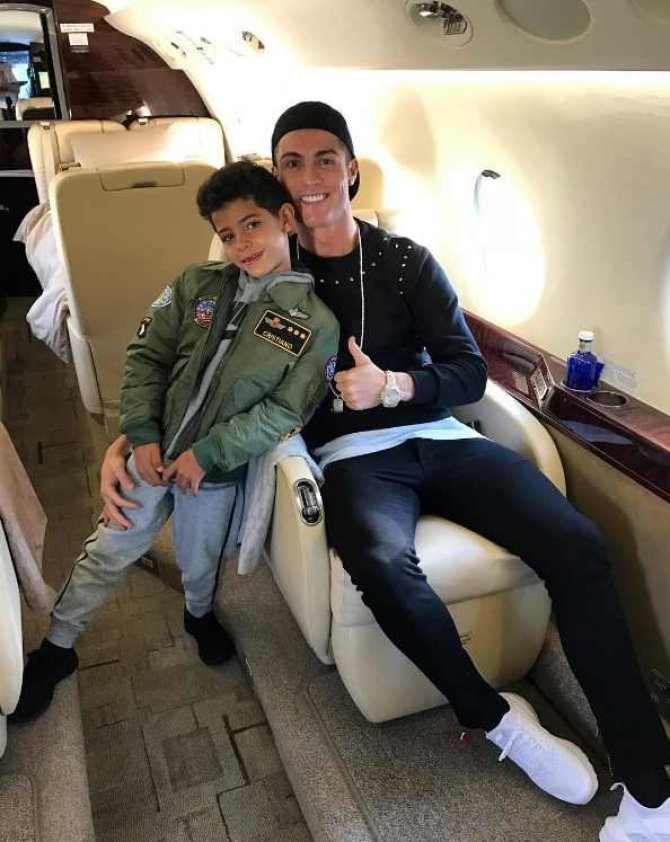 „Instagram“ nuotr./Cristiano Ronaldo su sūnumi Cristiano jaunesniuoju