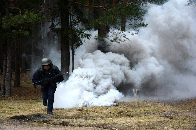 Maksimo Saračevo ir Gintauto Maurico nuotr./Taiklaus šaulio kursai Gaižiūnų poligone