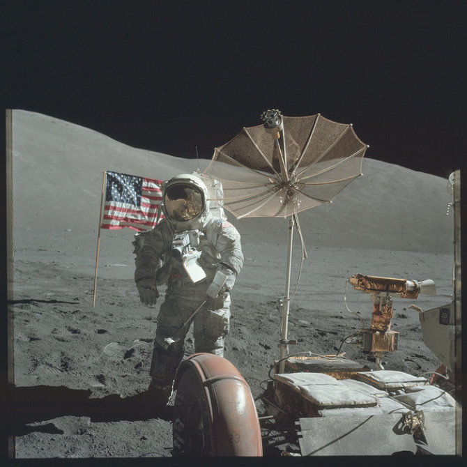NASA/„The Project Apollo Archive“ nuotr./„Apollo“ astronautų Mėnulyje daryta nuotrauka