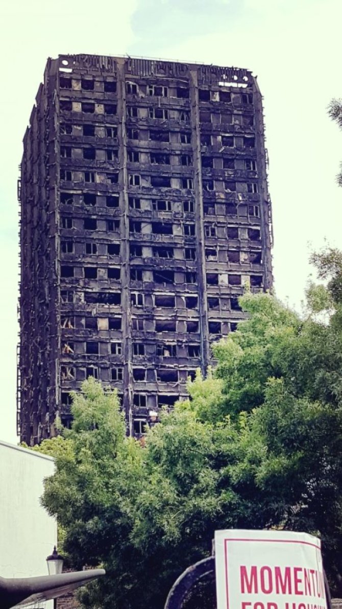 15min.lt/Giedrės Steikūnaitės nuotr./Sudegęs „Grenfell Tower“ pastatas