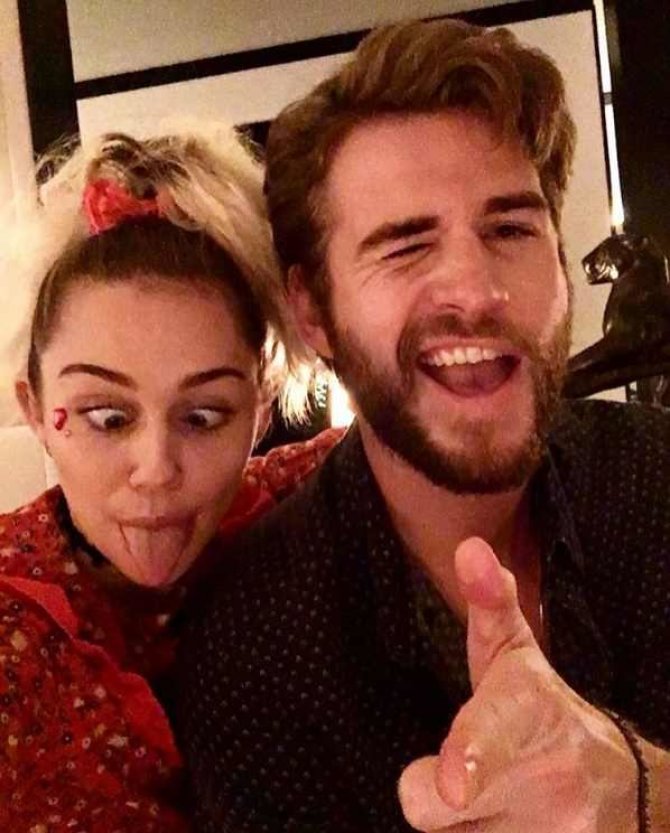 „Instagram“ nuotr./Miley Cyrus ir Liamas Hemsworthas 