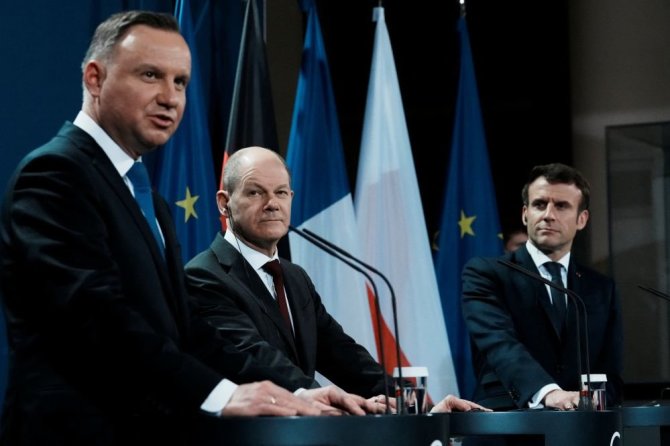 „Reuters“/„Scanpix“ nuotr./Andrzejus Duda, Olafas Scholzas, Emmanuelis Macronas