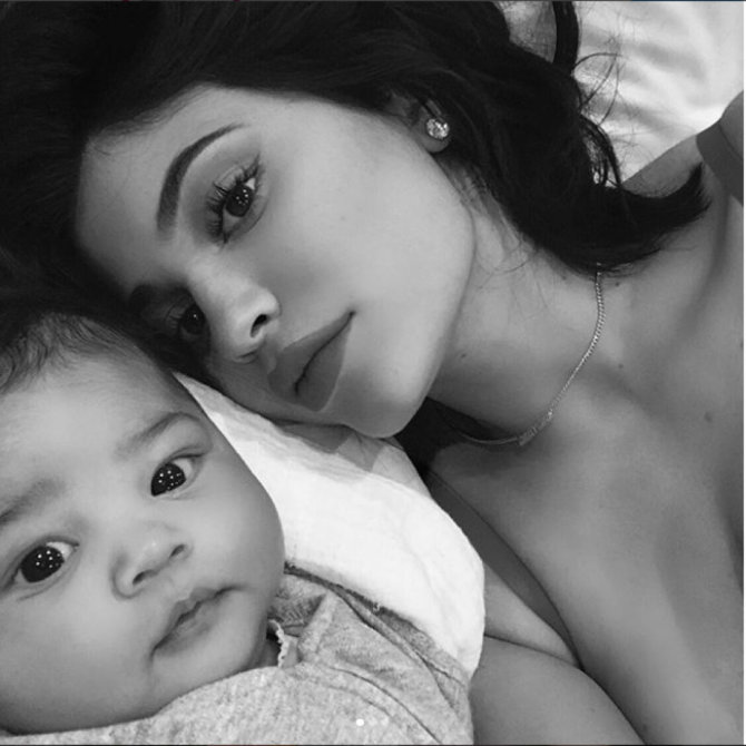 „Instagram“ nuotr./Kylie Jenner su dukra Stormi