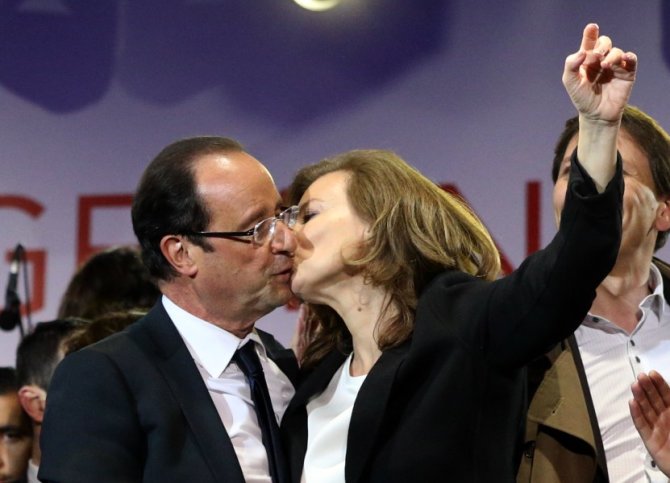 AFP/Scanpix nuotr. /Francois Hollande'as ir jo mylimoji Valerie Trierweiler