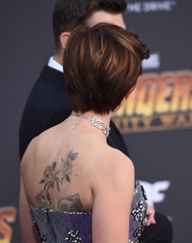 Vida Press nuotr./Scarlett Johansson tatuiruotė