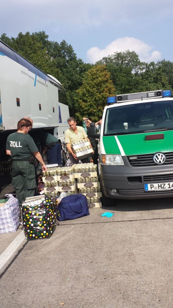 Skaitytojos Ramintos nuotr. /Vokietijos policija krečia autobusą