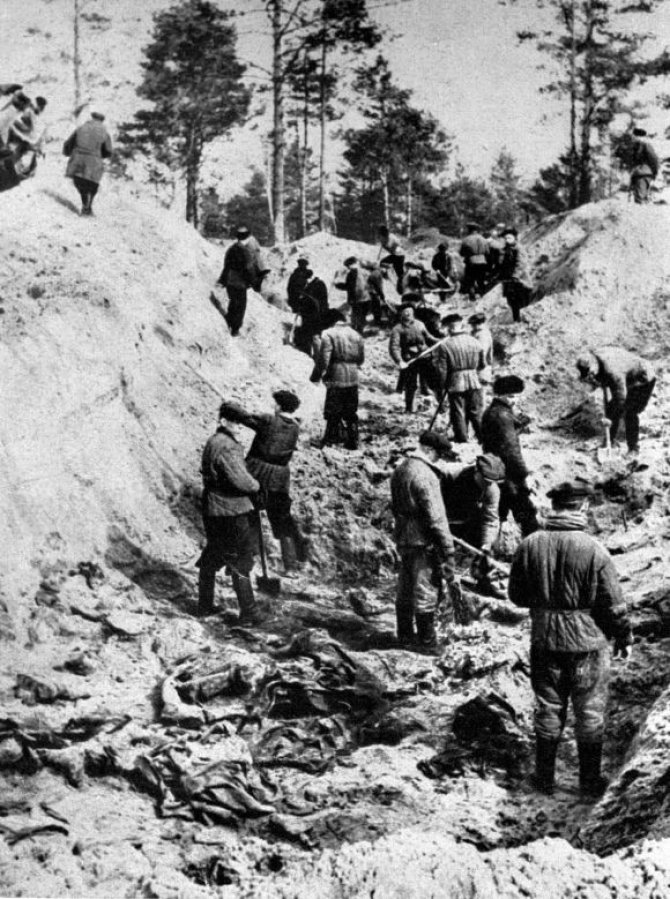 AFP/„Scanpix“ nuotr./Katynės aukų ekshumacija, kurią 1943-iaisiais atliko vokiečiai.