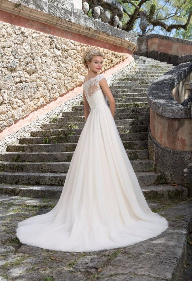 „Allure Bridals“ nuotr./Vestuvinė suknelė 