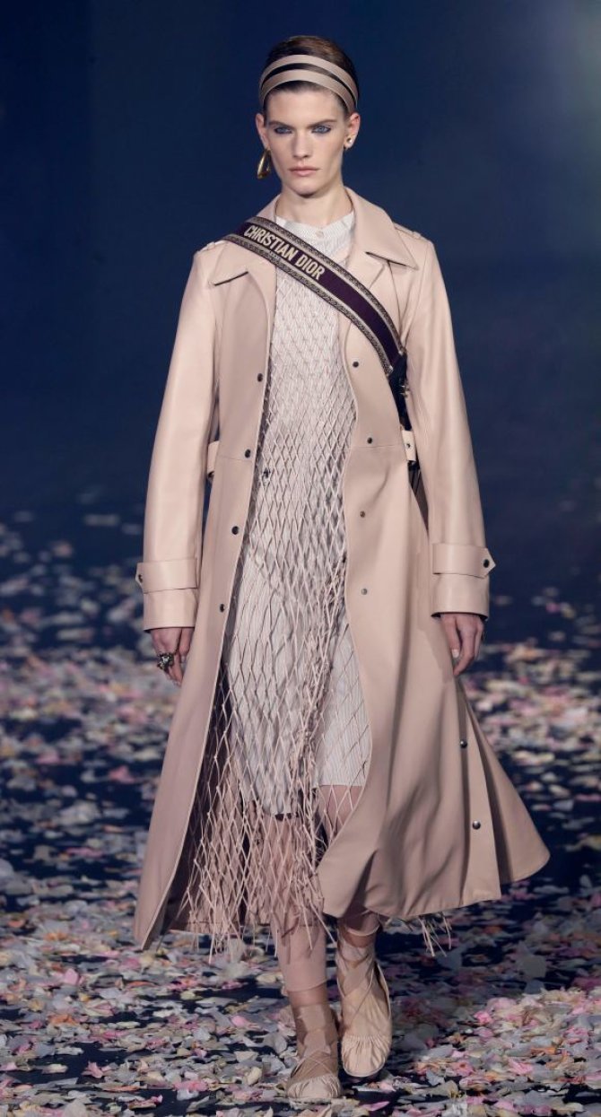 AFP/„Scanpix“ nuotr./„Christian Dior“ 2019 m. pavasario ir vasaros kolekcijos modelis