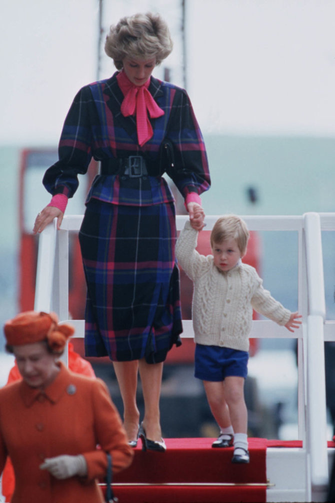 Vida Press nuotr./Princesė Diana su sūnumi Williamu (1985 m.)