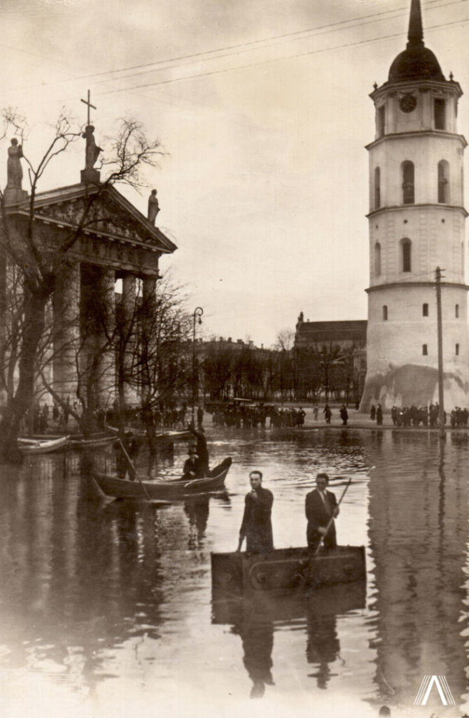 Fotografija iš www.archivesofculture.com /Katedros aikštė 1931 m. potvynio metu