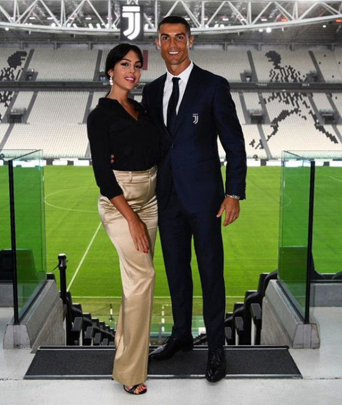 „Instagram“ nuotr./Cristiano Ronaldo ir Georgina Rodriguez Turino „Juventus“ stadione