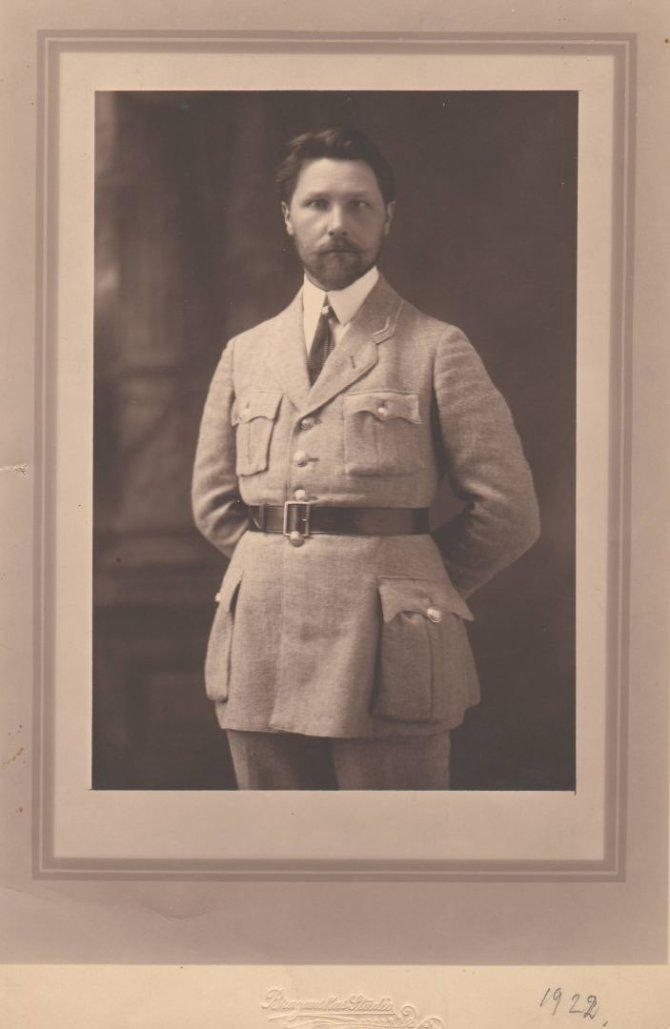 Nacionalinio M. K. Čiurlionio dailės muziejaus nuotr./A. Žmuidzinavičius su šaulių uniforma 1922 m.