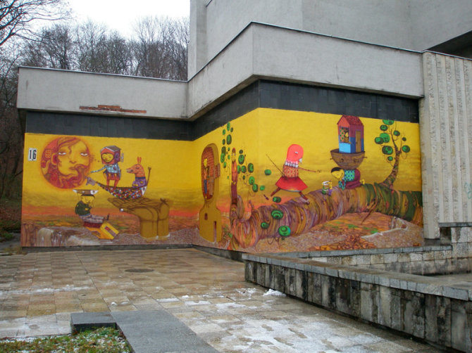 Bienale.lt nuotr./Kauno paveikslų galerijos fasadas išpieštas brazilų grafičiais.