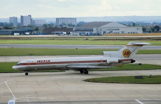 „Wikimedia Commons“ nuotr./Į avariją patekęs „Iberia"„Boeing 727“ – Londone 1981 m.