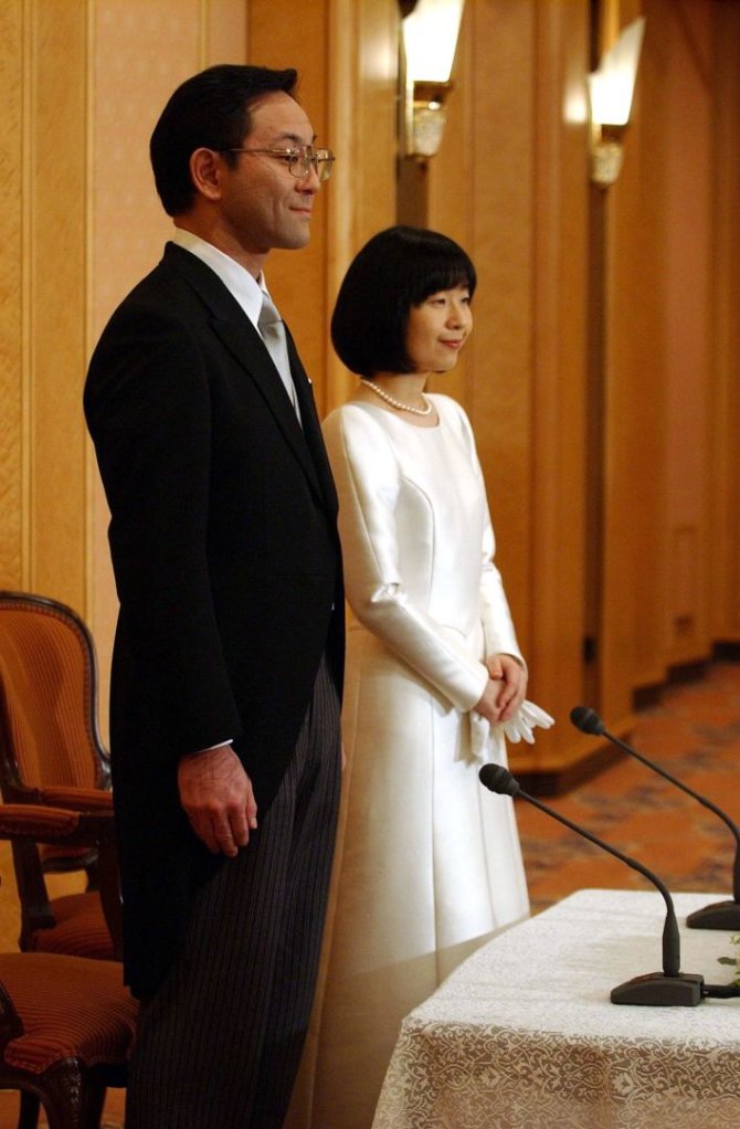 Vida Press nuotr./Japonijos princesė Sayako ir jos vyras Yoshiyuki Kuroda (2005 m.)