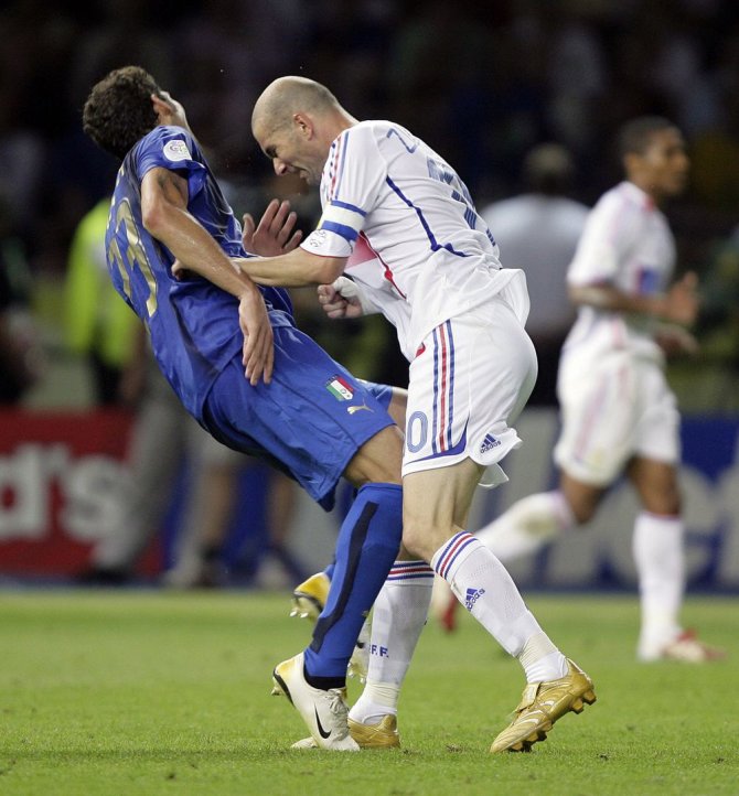 „Scanpix“ nuotr./Marco Materazzi ir Zinedine'as Zidane