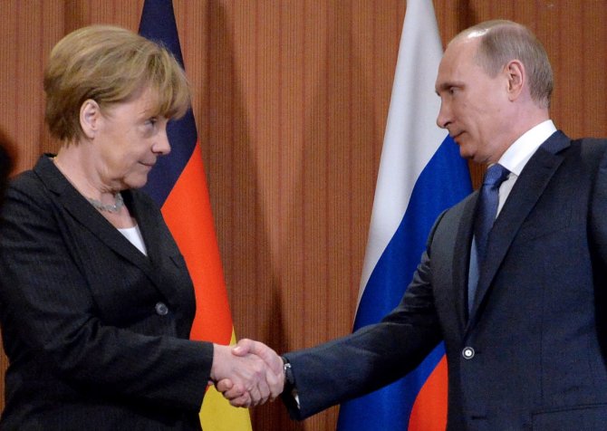 AFP/„Scanpix“ nuotr./Vokietijos kanclere Angela Merkel ir Rusijos prezidentas Vladimiras Putinas