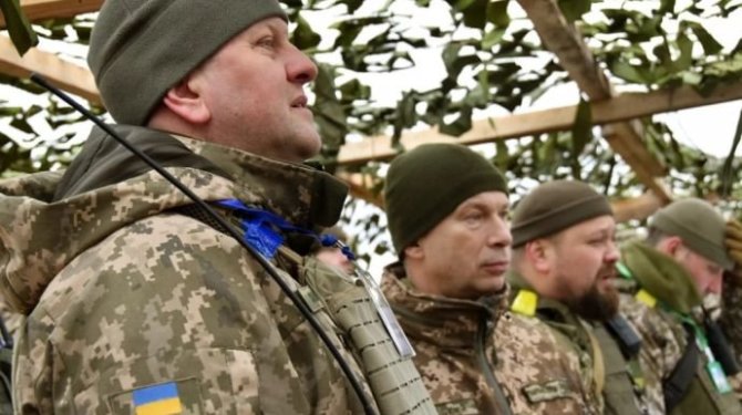 Ukrainos kariuomenės nuotr./Valerijus Zalužnas (kairėje) ir Oleksandras Syrskis