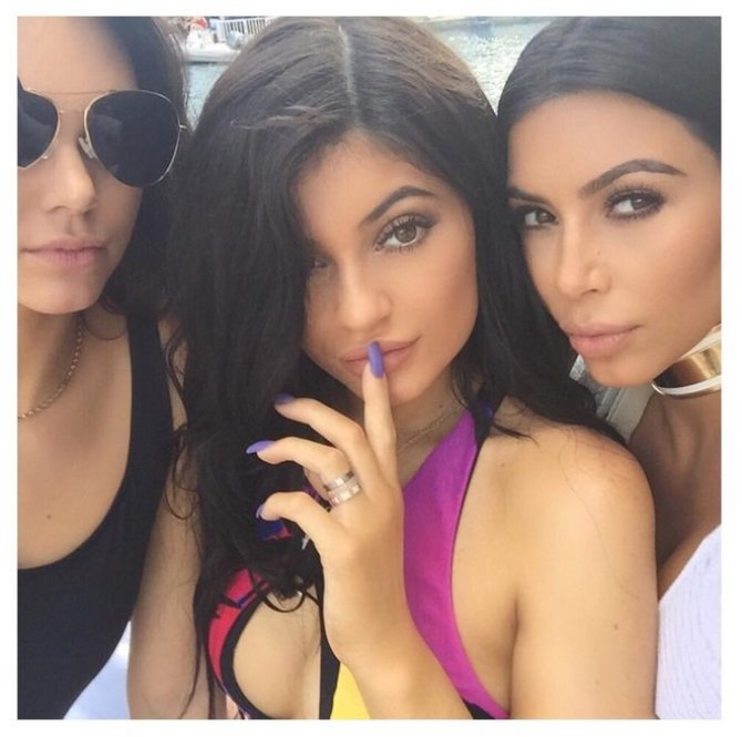 „Instagram“ nuotr./Kendall Jenner, Kylie Jenner ir Kim Kardashian