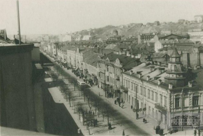 Istorinės Prezidentūros archyvo nuotr./„Metropolis“ ir Laisvės alėjos nuotrauka, kuria rėmė A.Kupčinskas