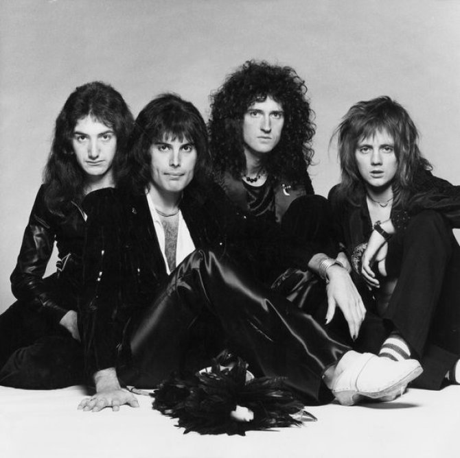 „Scanpix“ nuotr./Grupės „Queen“ nariai: gitaristas Brianas May, būgnininkas Rogeris Tayloras, gitaristas Johnas Deaconas (bosinė gitara), vokalistas Freddie Mercury